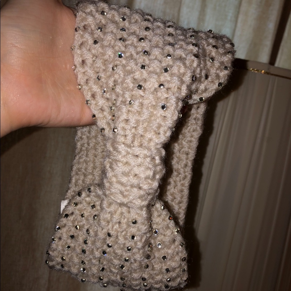 Cute head wrap/headband w/ diamond studs between